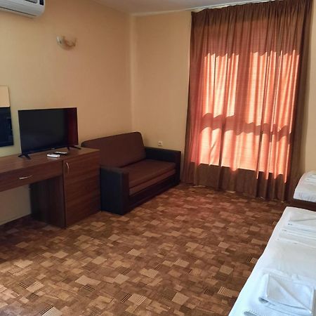 פרימורסקו Hotel Sapphire מראה חיצוני תמונה