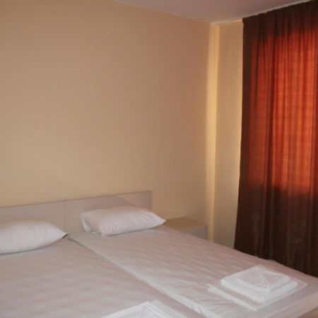 פרימורסקו Hotel Sapphire מראה חיצוני תמונה