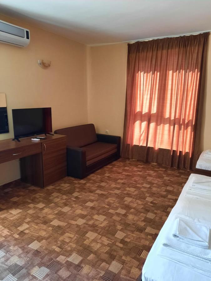 פרימורסקו Hotel Sapphire מראה חיצוני תמונה