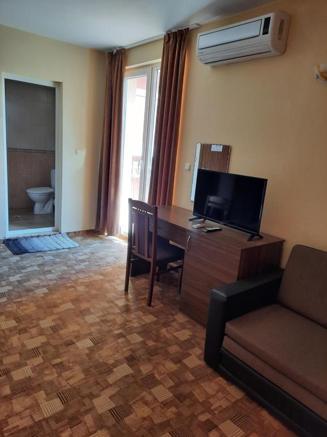 פרימורסקו Hotel Sapphire מראה חיצוני תמונה