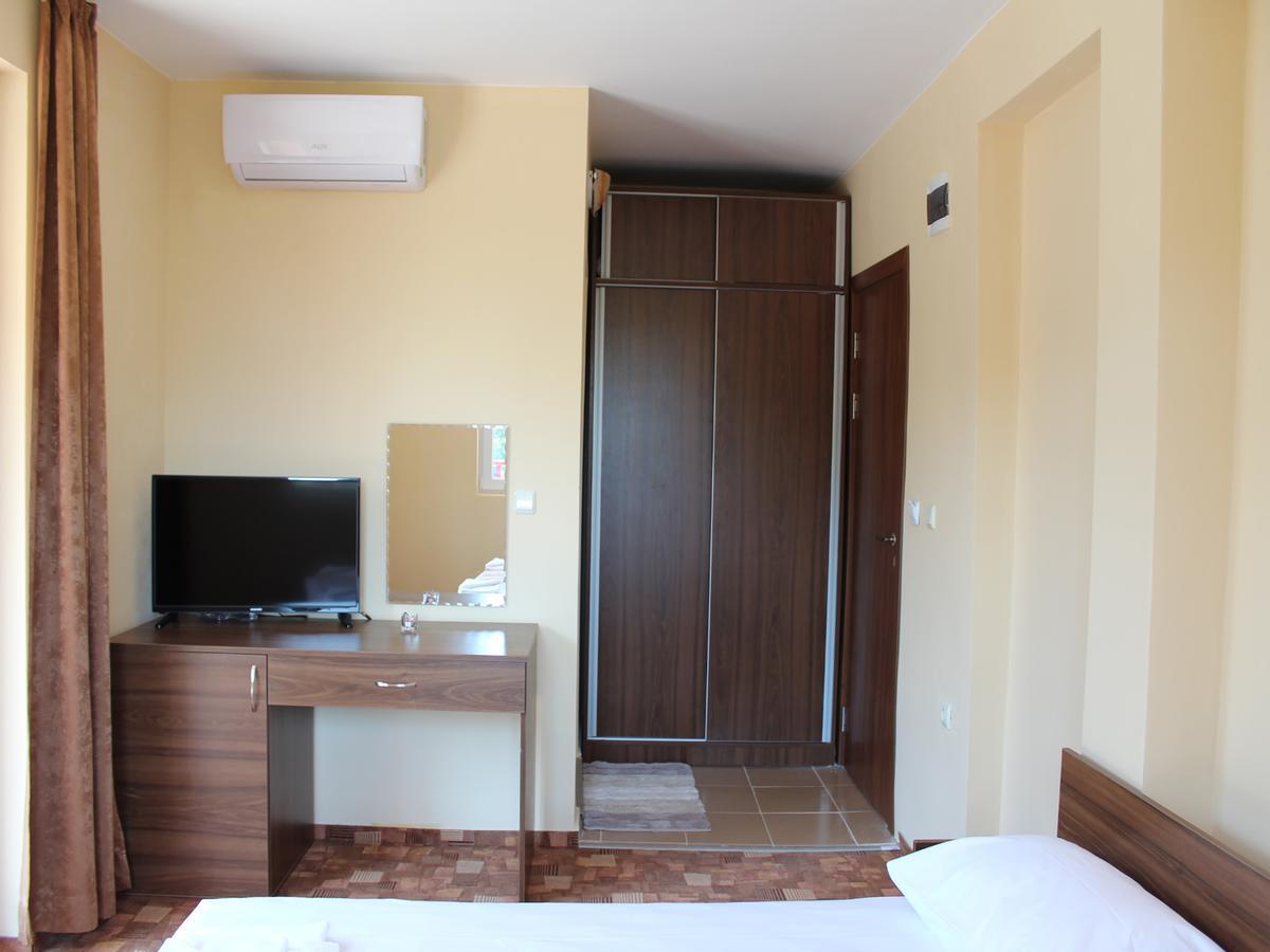 פרימורסקו Hotel Sapphire מראה חיצוני תמונה