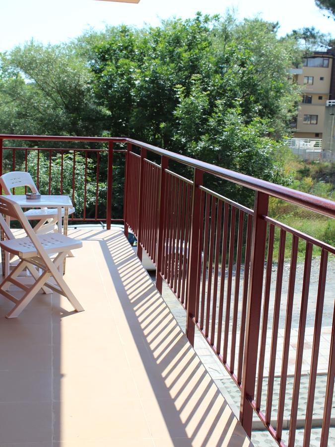 פרימורסקו Hotel Sapphire מראה חיצוני תמונה