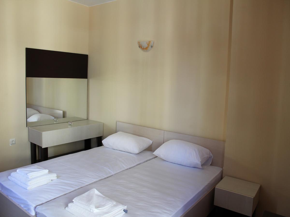 פרימורסקו Hotel Sapphire מראה חיצוני תמונה