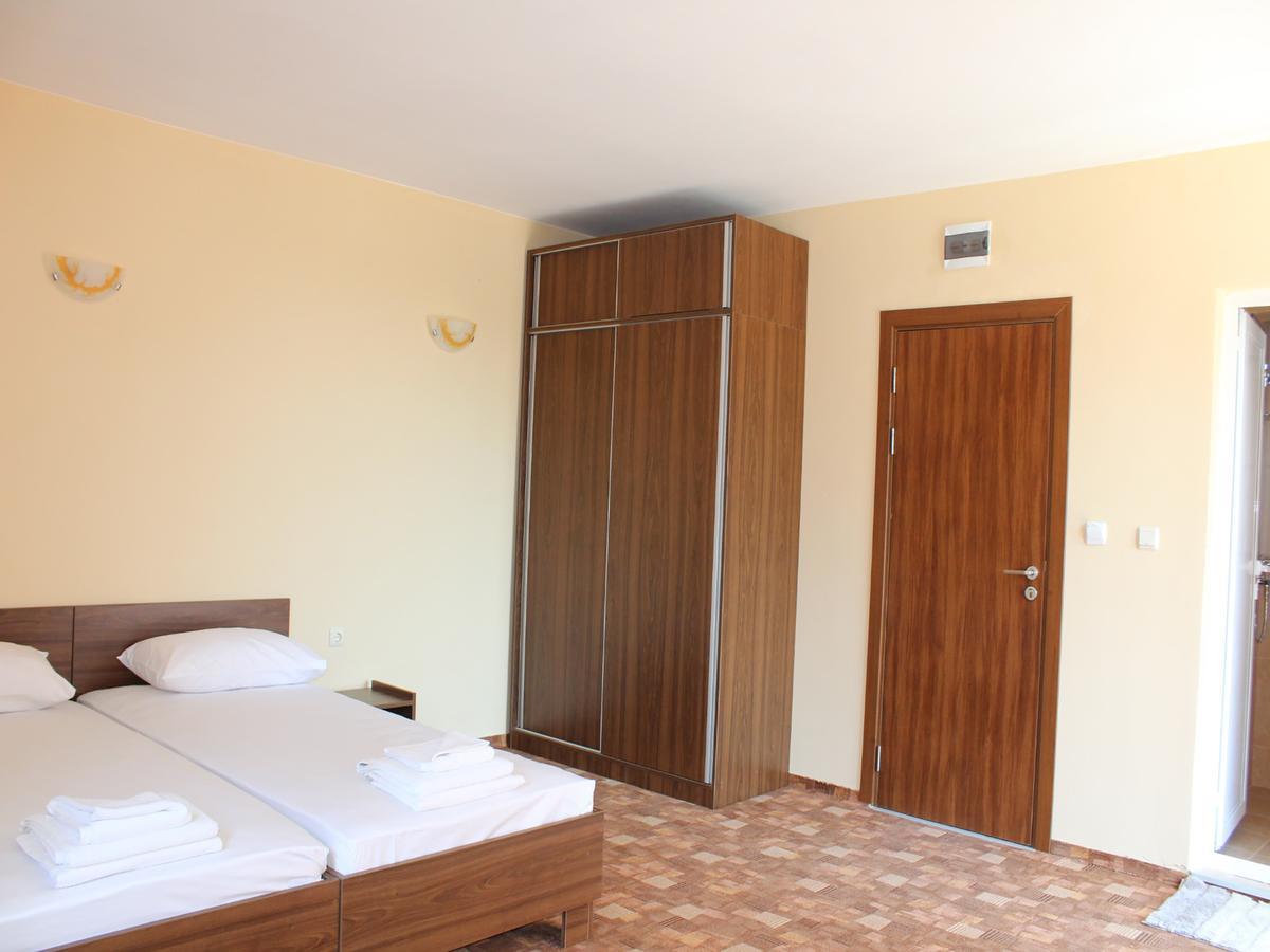 פרימורסקו Hotel Sapphire מראה חיצוני תמונה