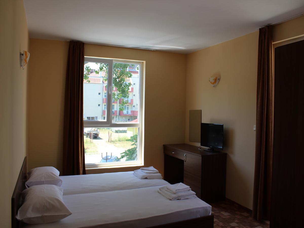 פרימורסקו Hotel Sapphire מראה חיצוני תמונה