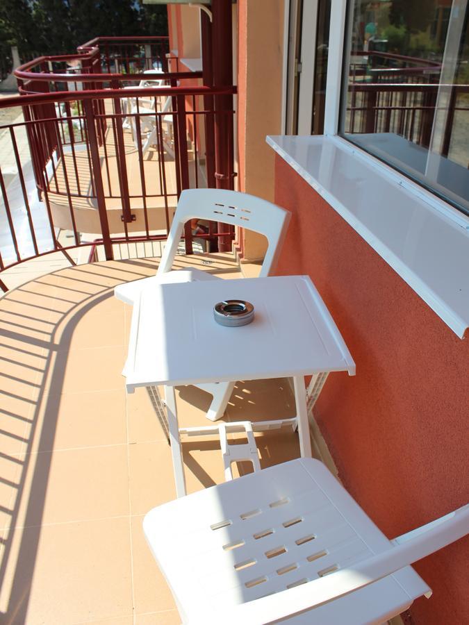 פרימורסקו Hotel Sapphire מראה חיצוני תמונה
