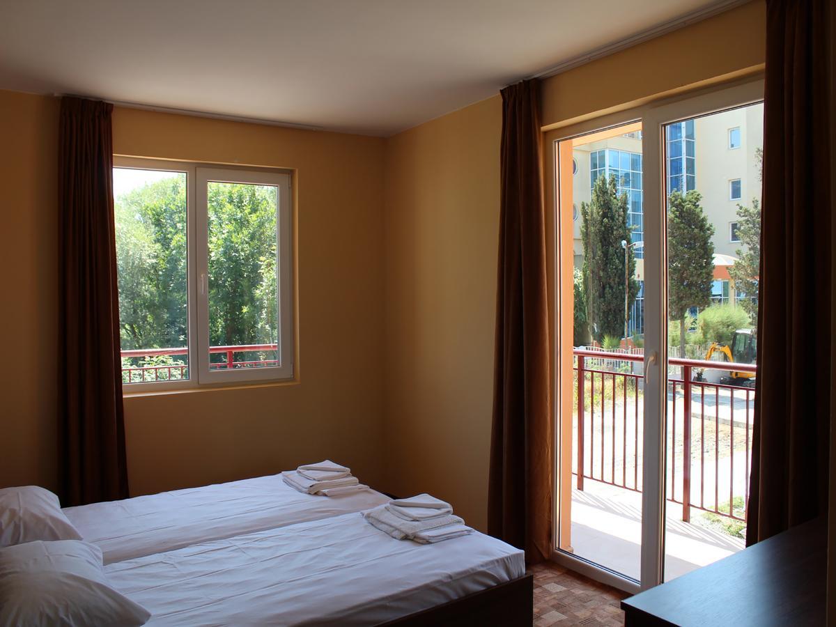 פרימורסקו Hotel Sapphire מראה חיצוני תמונה