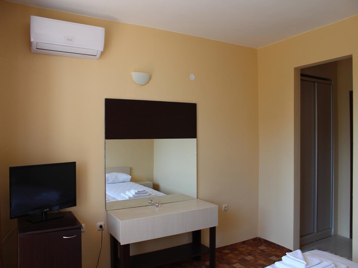 פרימורסקו Hotel Sapphire מראה חיצוני תמונה