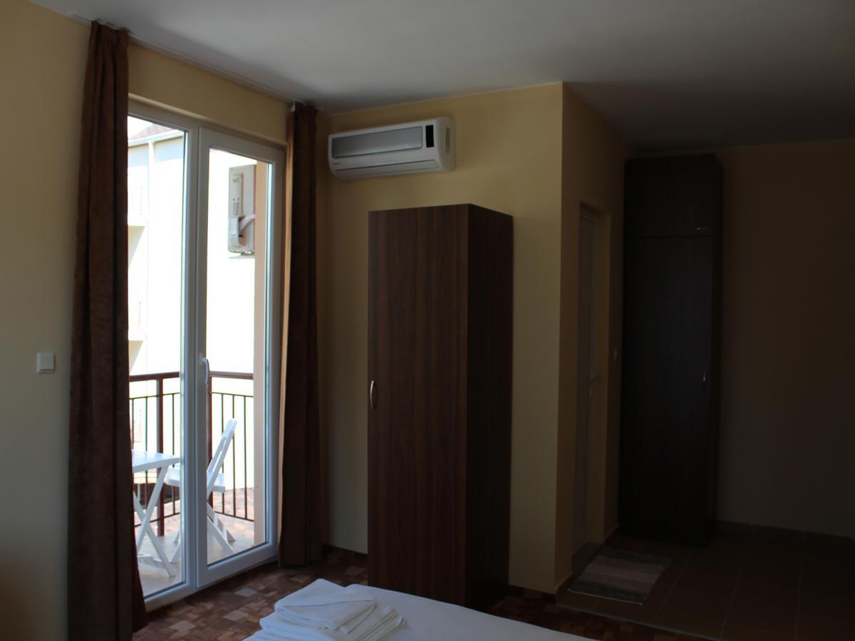 פרימורסקו Hotel Sapphire מראה חיצוני תמונה