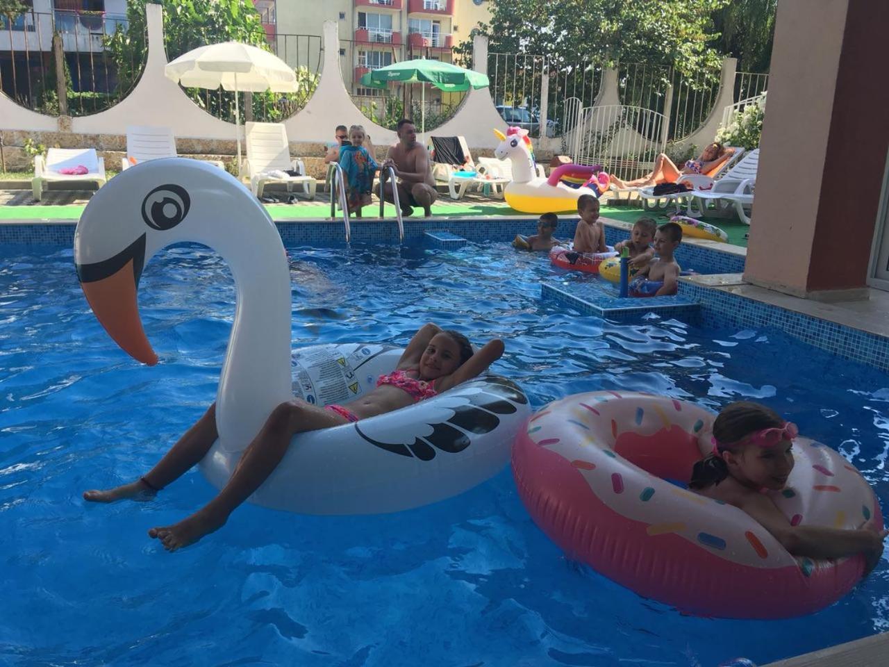 פרימורסקו Hotel Sapphire מראה חיצוני תמונה