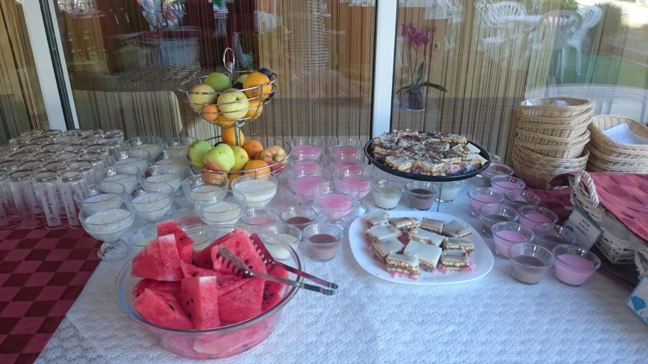פרימורסקו Hotel Sapphire מראה חיצוני תמונה