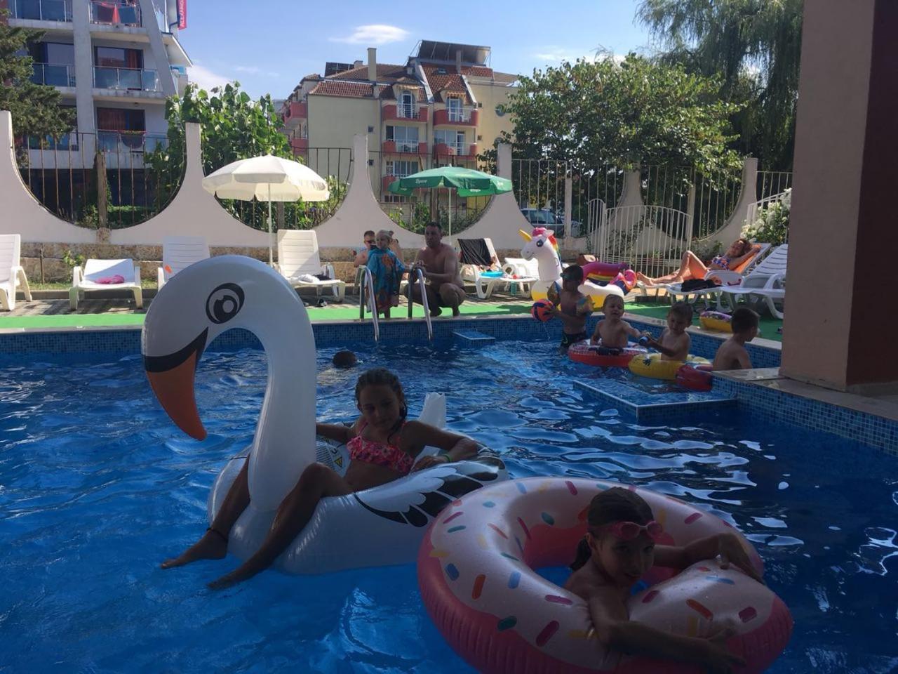 פרימורסקו Hotel Sapphire מראה חיצוני תמונה