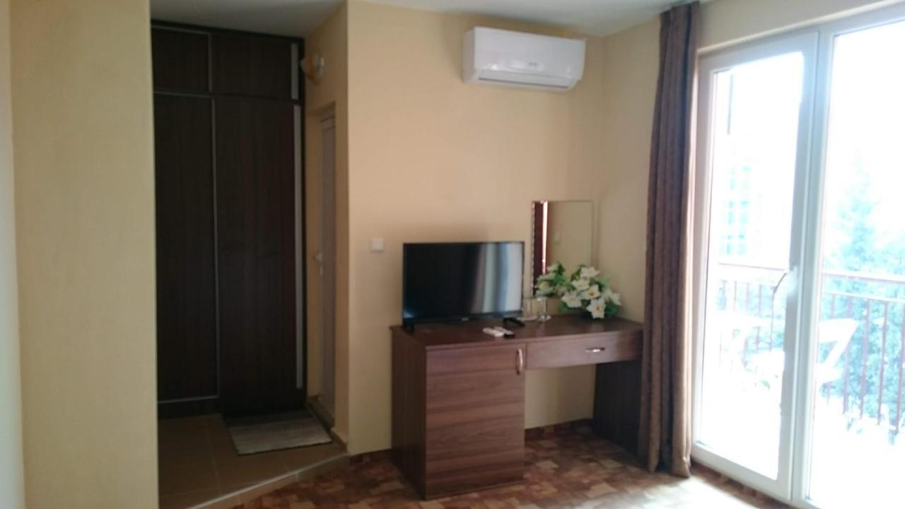 פרימורסקו Hotel Sapphire מראה חיצוני תמונה