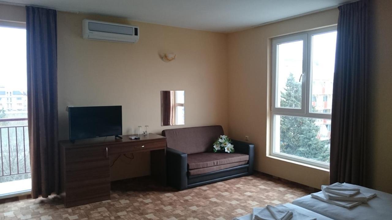 פרימורסקו Hotel Sapphire מראה חיצוני תמונה