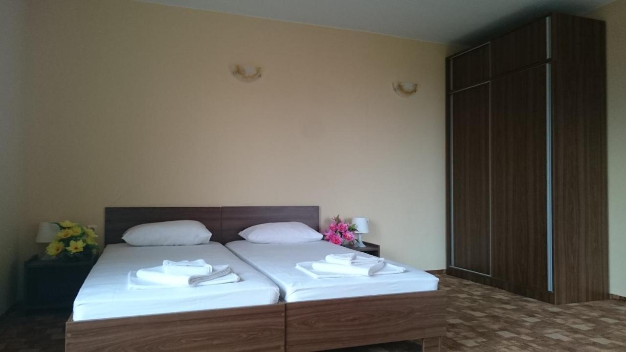 פרימורסקו Hotel Sapphire מראה חיצוני תמונה
