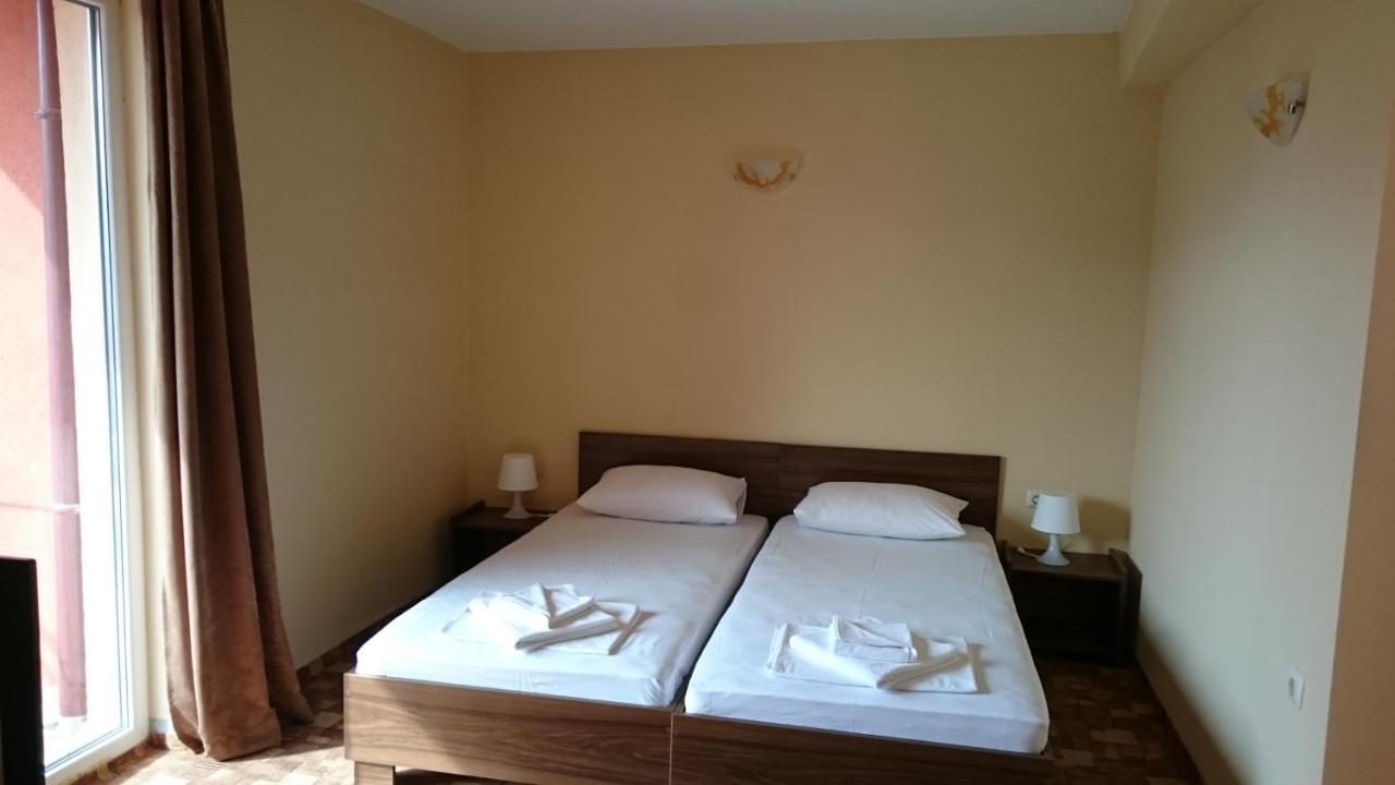 פרימורסקו Hotel Sapphire מראה חיצוני תמונה