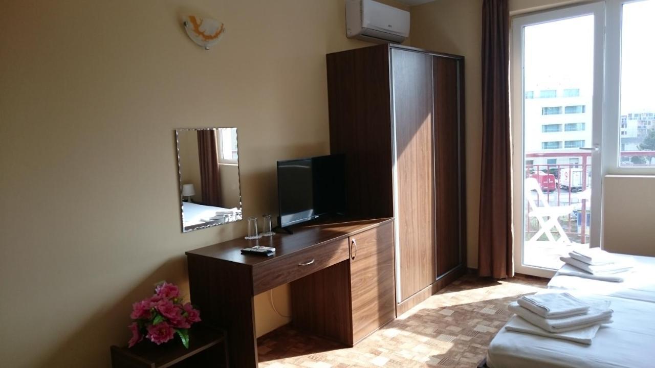 פרימורסקו Hotel Sapphire מראה חיצוני תמונה