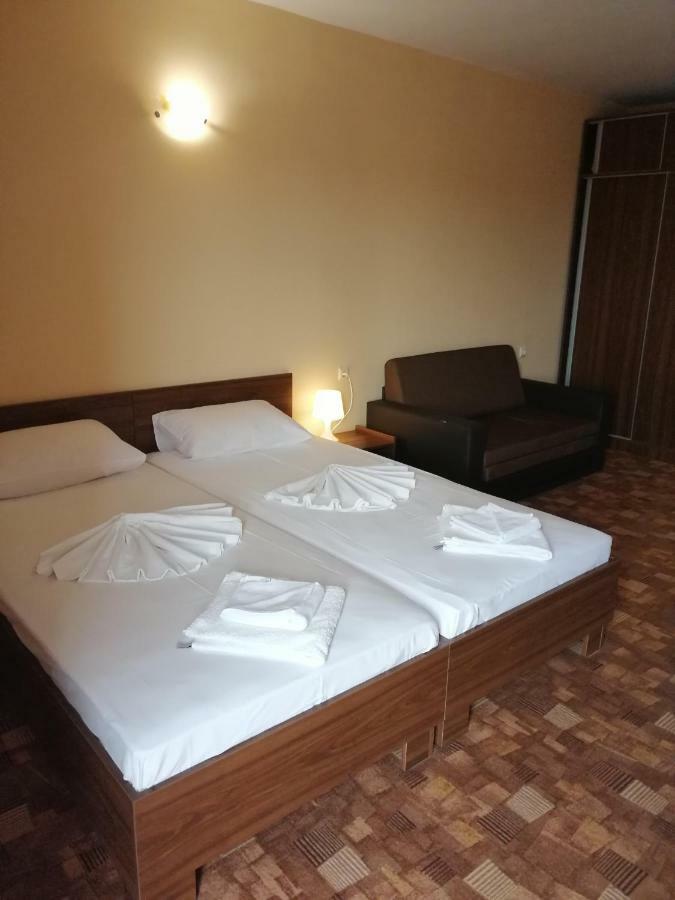 פרימורסקו Hotel Sapphire מראה חיצוני תמונה