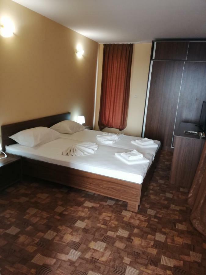 פרימורסקו Hotel Sapphire מראה חיצוני תמונה