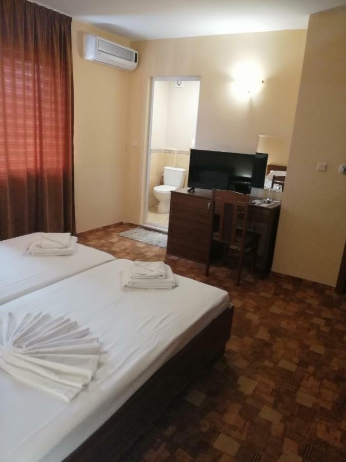 פרימורסקו Hotel Sapphire מראה חיצוני תמונה