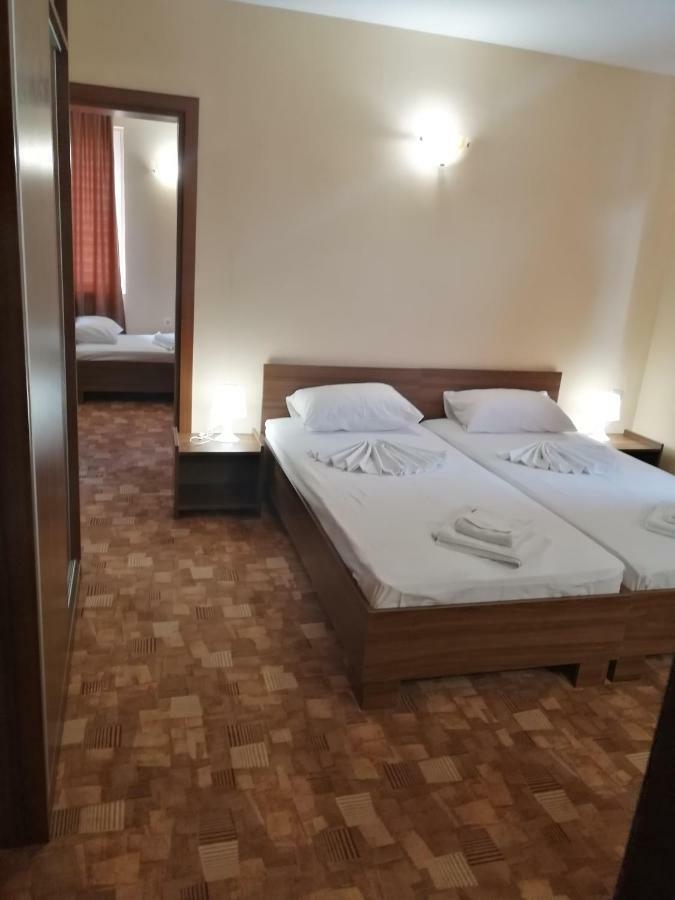 פרימורסקו Hotel Sapphire מראה חיצוני תמונה